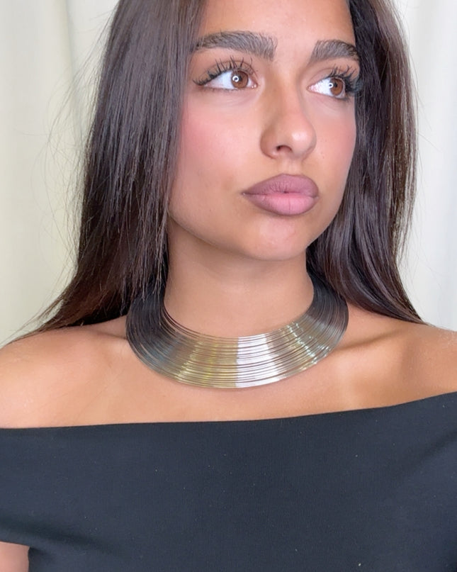 COLLIER REINA