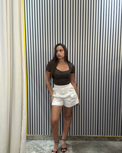 SHORT ESSENTIAL