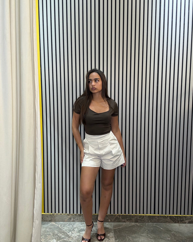 SHORT ESSENTIAL