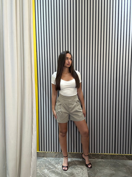 SHORT ESSENTIAL